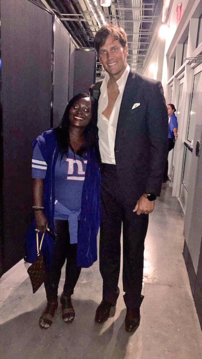 annie-apple-tom-brady.jpg
